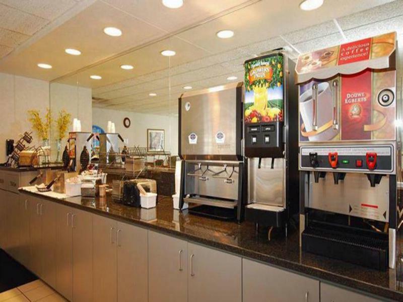 Hotel Baymont By Wyndham Des Moines Airport Extérieur photo